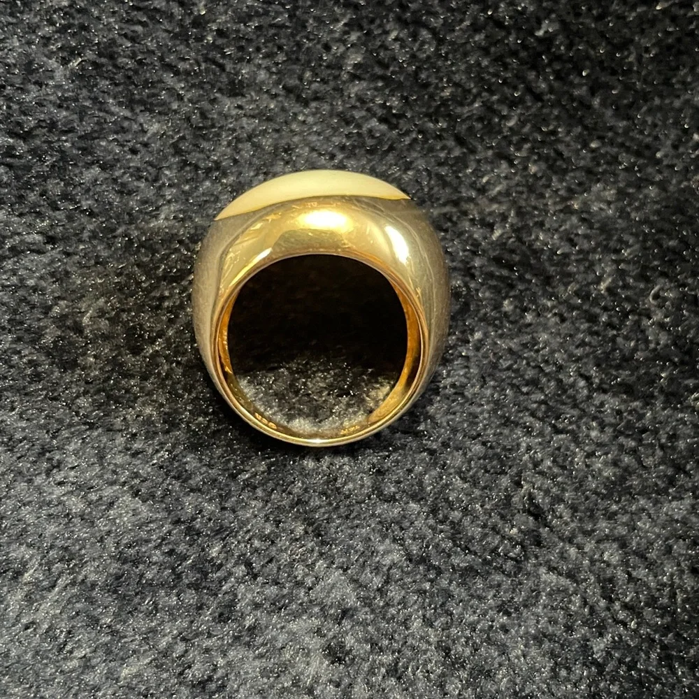 Gold Ring, 14kt with Beautiful Mother of Pearl HEART. 
This Gorgeous Dome Ring! - Picture 8 of 17